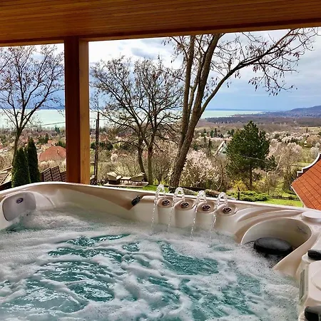 Hillside Апартаменты