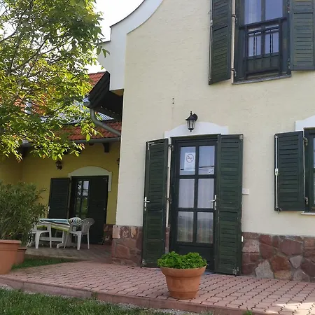 Апартаменты Hillside