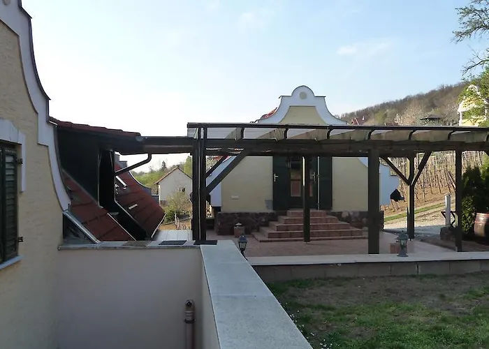 Hillside Apartman *