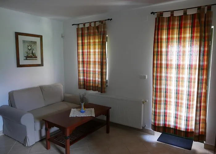 Hillside Apartman *